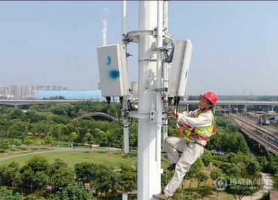 无惧夏日炎热，以汗水“卫”护通信服务——记通讯设备修理人员的坚守与奉献